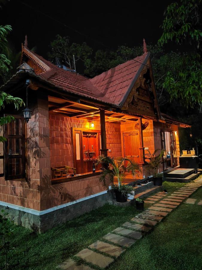 Гостевой дом Little Chembaka Кумараком Экстерьер фото